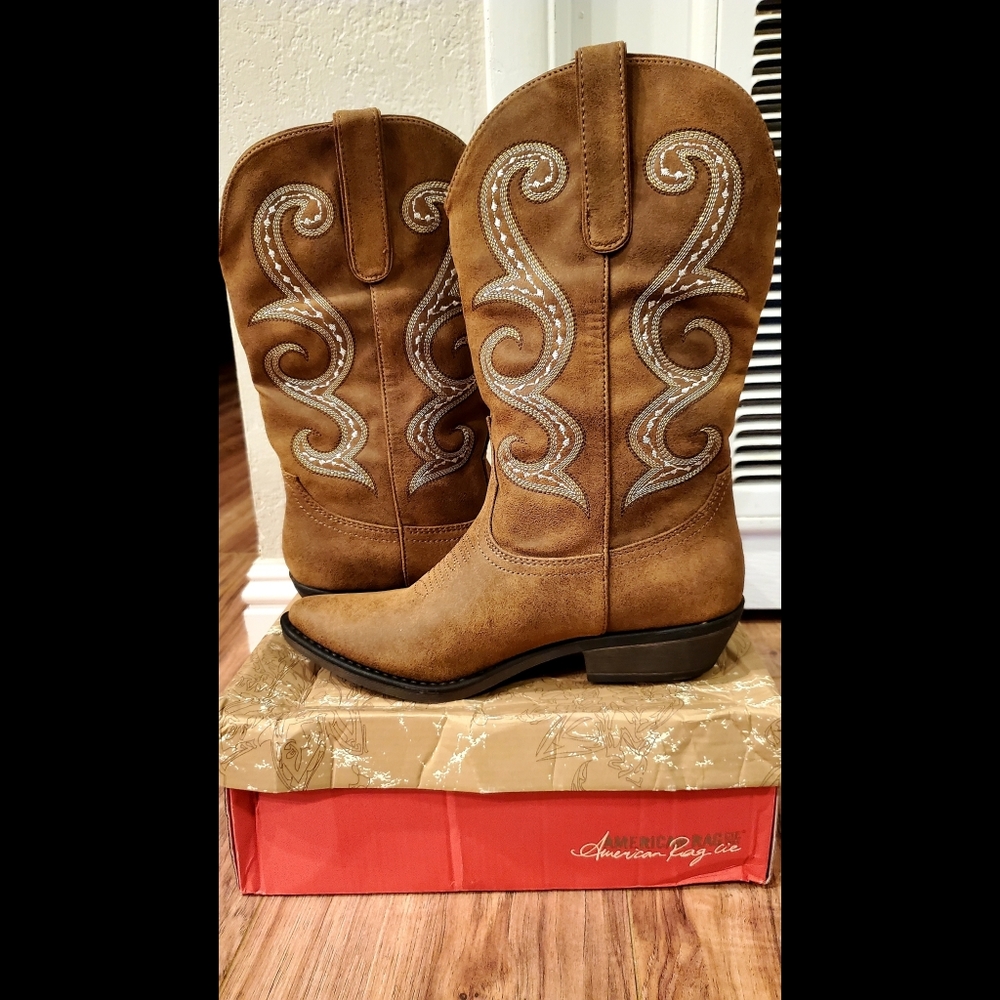 American Rag Ladies Cowboy boots new in box sz 6M